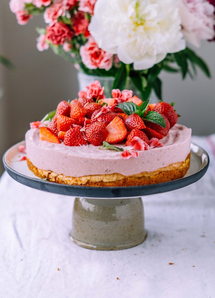 Strawberry Meringue Cake with almond biscuit Klara`s Life