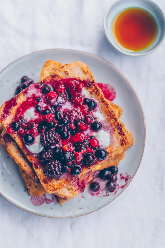 French Toast with Berry Compote easy and vegan Klara`s Life