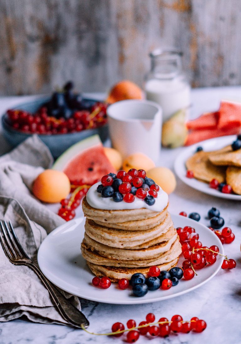 Healthy Whole wheat Pancakes - vegan and super fluffy - Klara`s Life