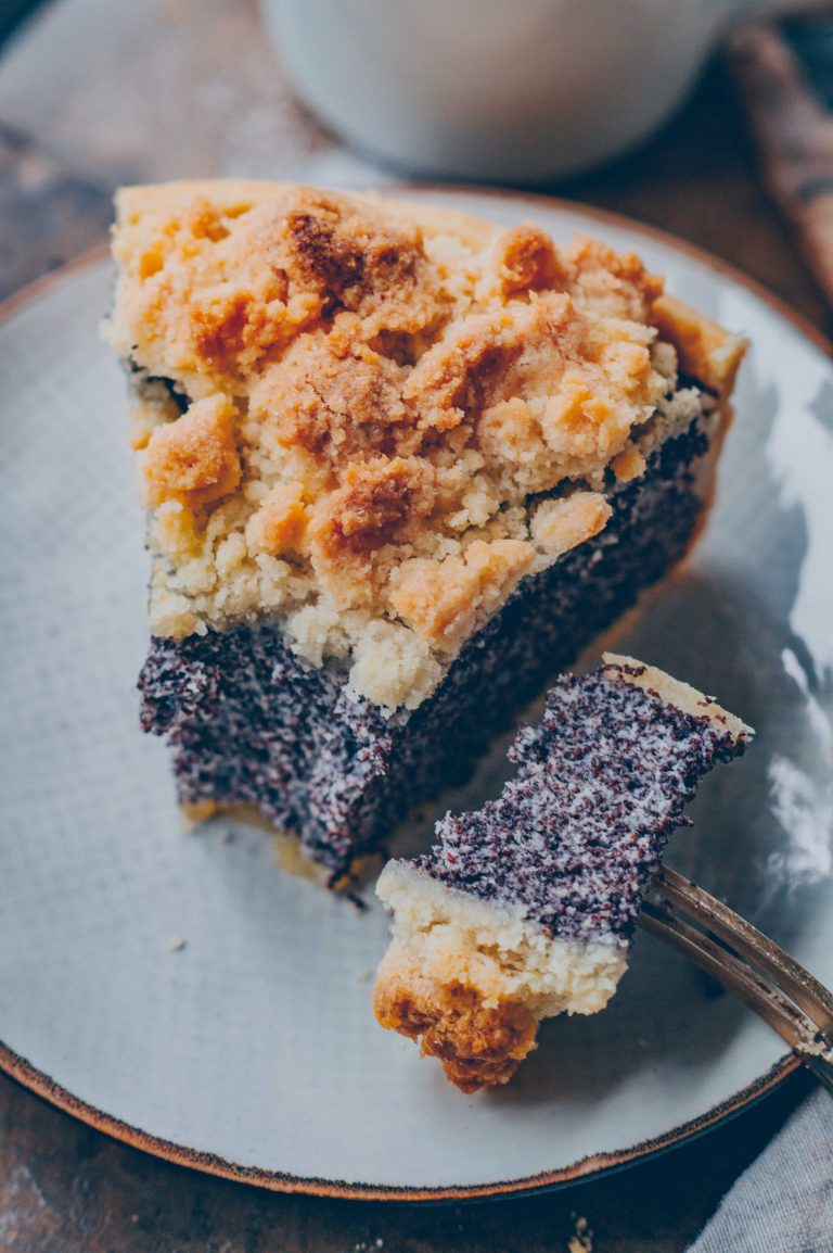 Poppy Seed Crumble Cheesecake vegan and delicious cake Klara`s Life