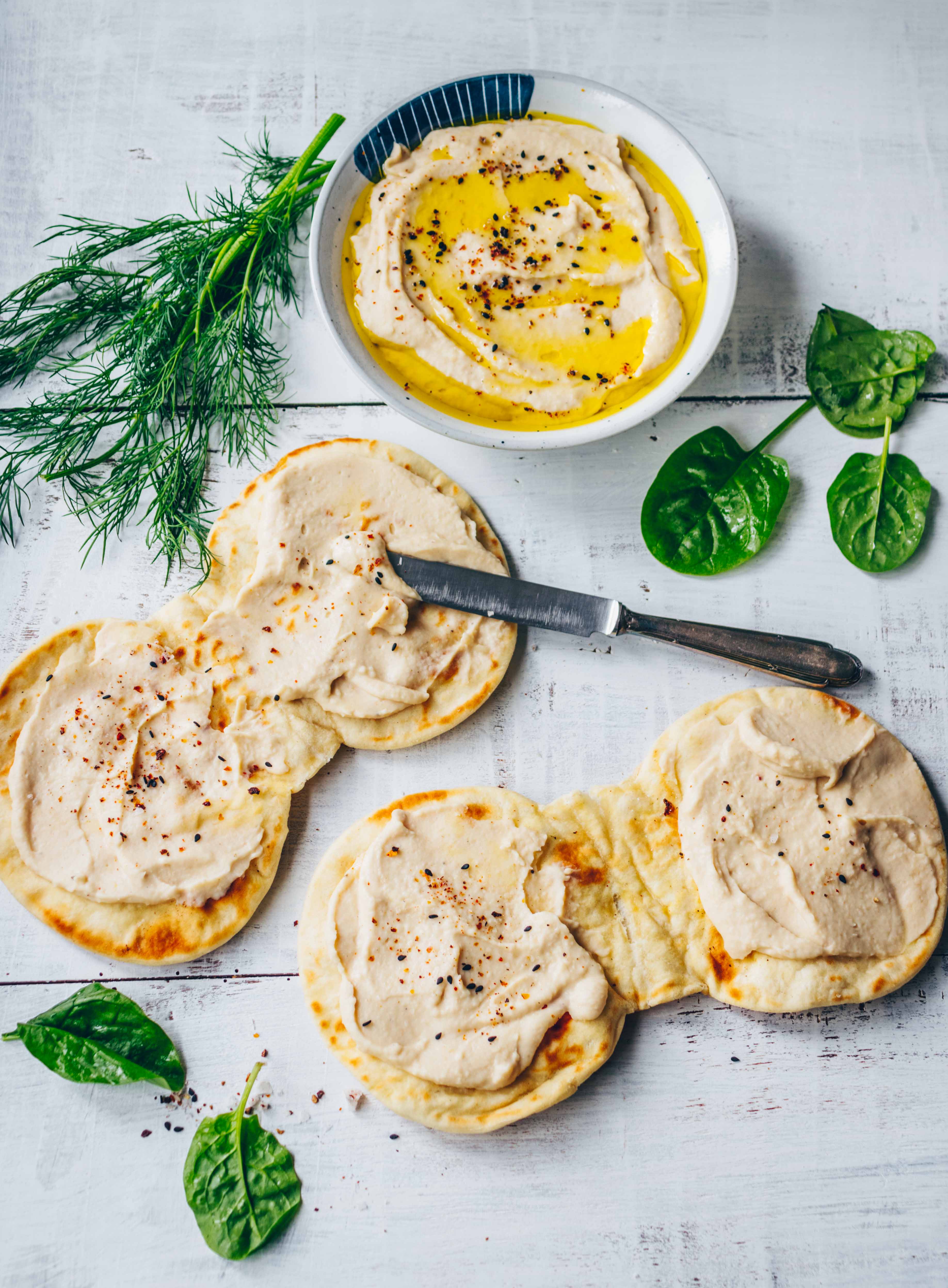 Bohnen- Hummus auf Fladenbrot mit geröstetem Spargel - Klara`s Life