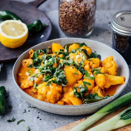 Potato cauliflower curry with pimentos - Klara`s Life