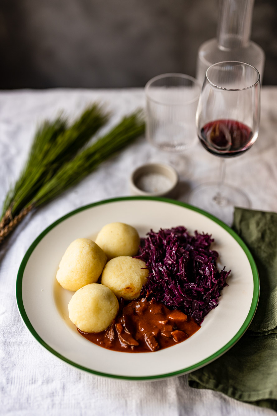 Vegane Bratensauce mit Kartoffelklöße und Rotkraut - Klara`s Life