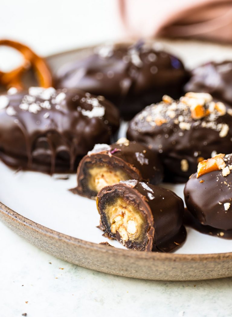 Schokoladen Datteln mit Brezeli | Dattel Ostereier - Klara`s Life Schokoladen Datteln mit Brezeli | Dattel Ostereier - Klara`s Life