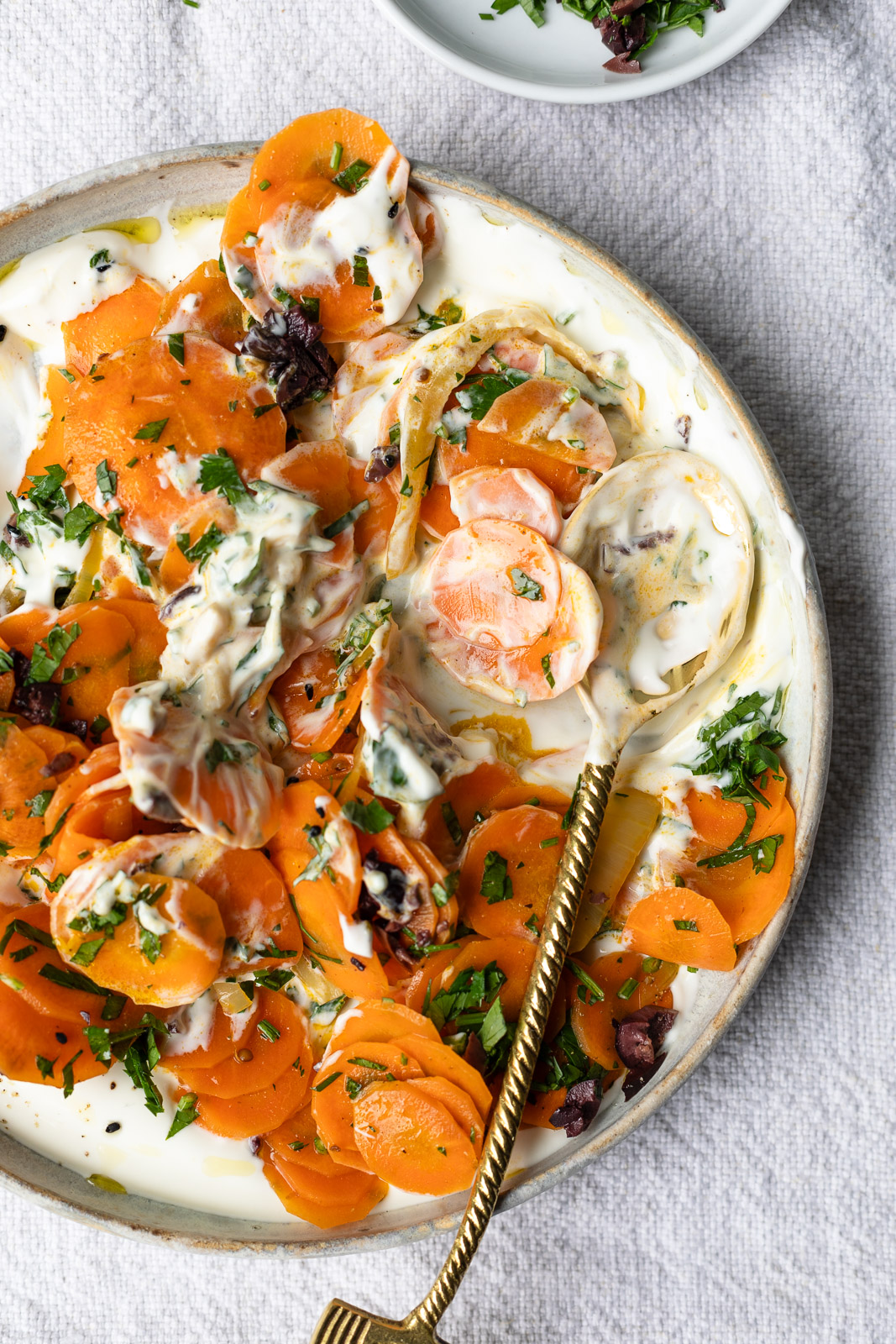 Karottensalat auf Teller